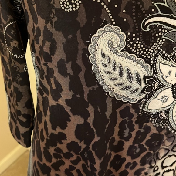 The pyramid collection animal print floral top size small - Picture 3 of 7